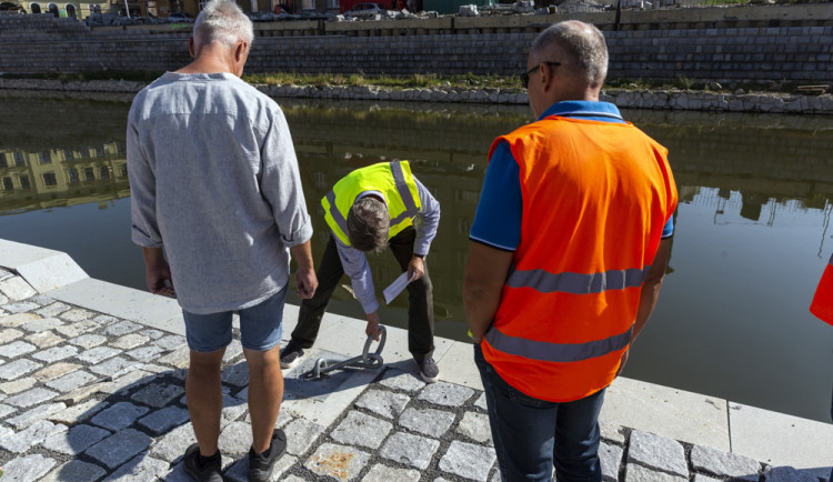 Břehy Moravy nedaleko centra Olomouce dostávají novou podobu