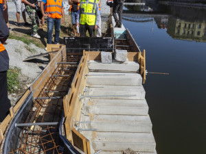 Břehy Moravy nedaleko centra Olomouce dostávají novou podobu