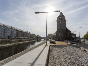 FOTOGALERIE: Náplavka v Olomouci zve k procházkám. Část nového nábřeží je ještě uzavřena