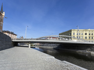 FOTOGALERIE: Náplavka v Olomouci zve k procházkám. Část nového nábřeží je ještě uzavřena