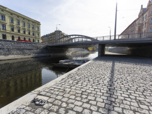 FOTOGALERIE: Náplavka v Olomouci zve k procházkám. Část nového nábřeží je ještě uzavřena