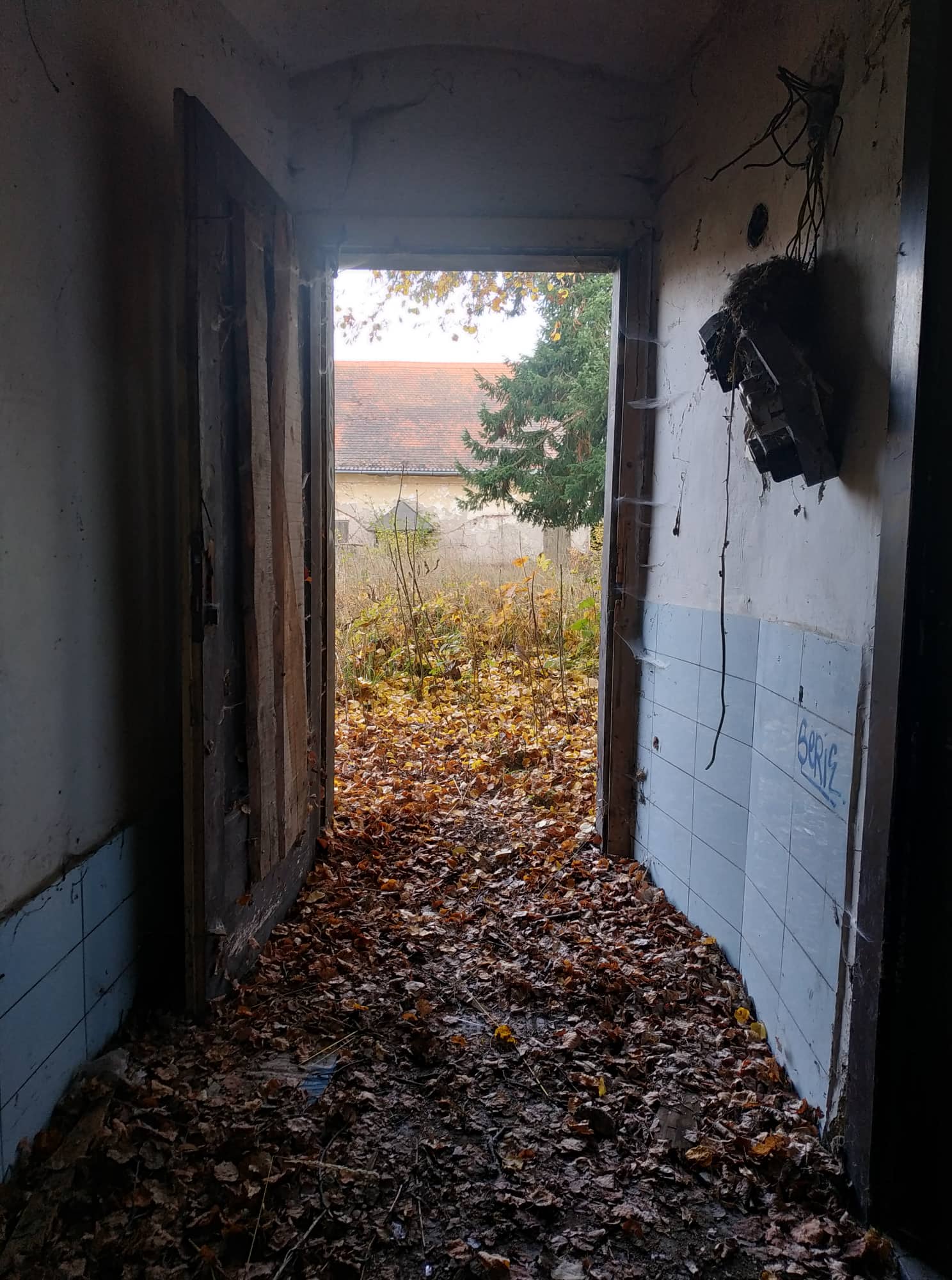 FOTOGALERIE: Opuštěný zámek ve Ptení má nového majitele