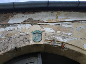 FOTOGALERIE: Opuštěný zámek ve Ptení má nového majitele