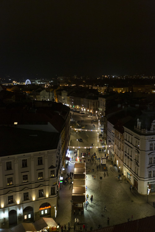 FOTOGALERIE: Radniční věž i vyhlídkové kolo. Vánoční trhy v Olomouci lákají i na pohled z výšky