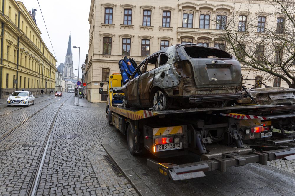 FOTOGALERIE: Válku na Ukrajině připomínají v Olomouci zdevastovaná auta
