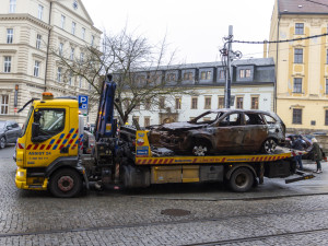 FOTOGALERIE: Válku na Ukrajině připomínají v Olomouci zdevastovaná auta