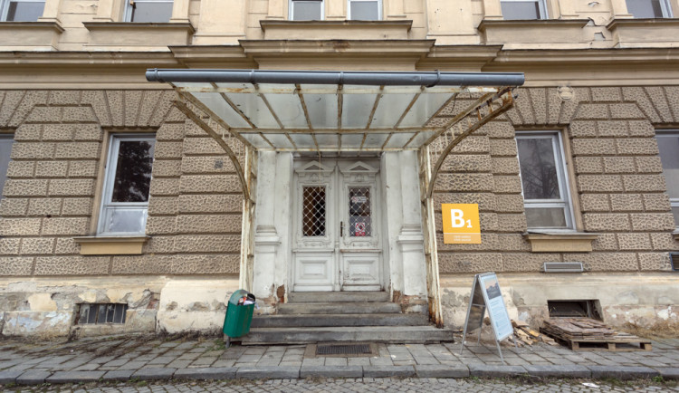 FOTOGALERIE: Dominanta Fakultní nemocnice Olomouc půjde k zemi. Jak vypadá před demolicí?