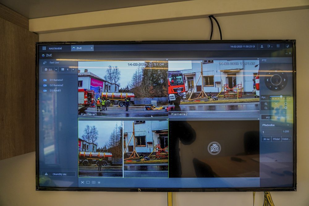 FOTOGALERIE: Rozsáhlé taktické cvičení prověřila schopnosti záchranných složek u havárie cisterny
