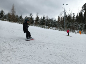 FOTOGALERIE: Jeseníky lákají na jarní lyžování, volné sjezdovky a výlety