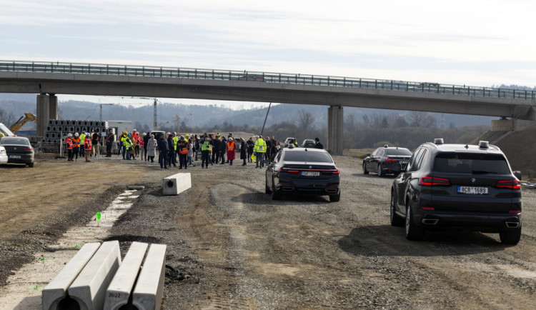 FOTOGALERIE: U Postřelmova pokračuje výstavba klíčové obchvatu Bludova