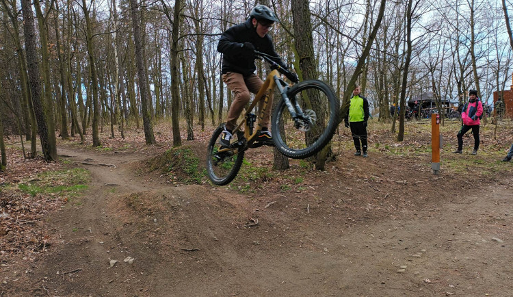 FOTOGALERIE: Plumlovské traily si oblíbili i mladí bikeři