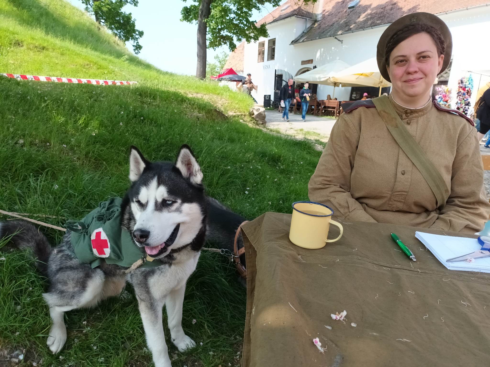 FOTOGALERIE: Zámek obsadily děti a kluby vojenské historie