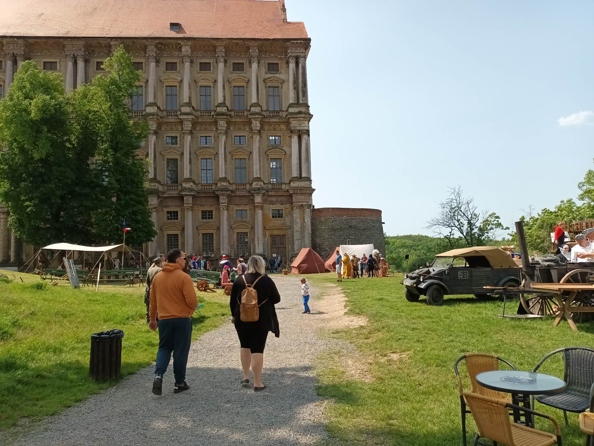 FOTOGALERIE: Zámek obsadily děti a kluby vojenské historie