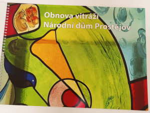 FOTOGALERIE: Vitráže a grafiky Jana Jemelky