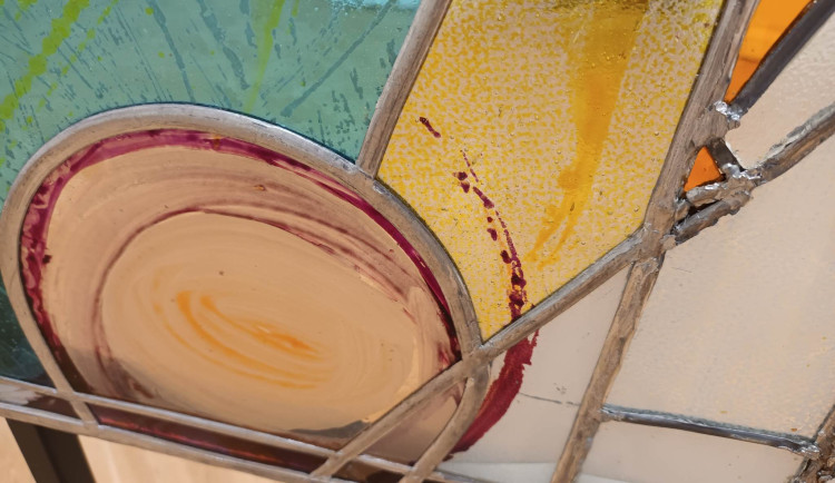 FOTOGALERIE: Vitráže a grafiky Jana Jemelky