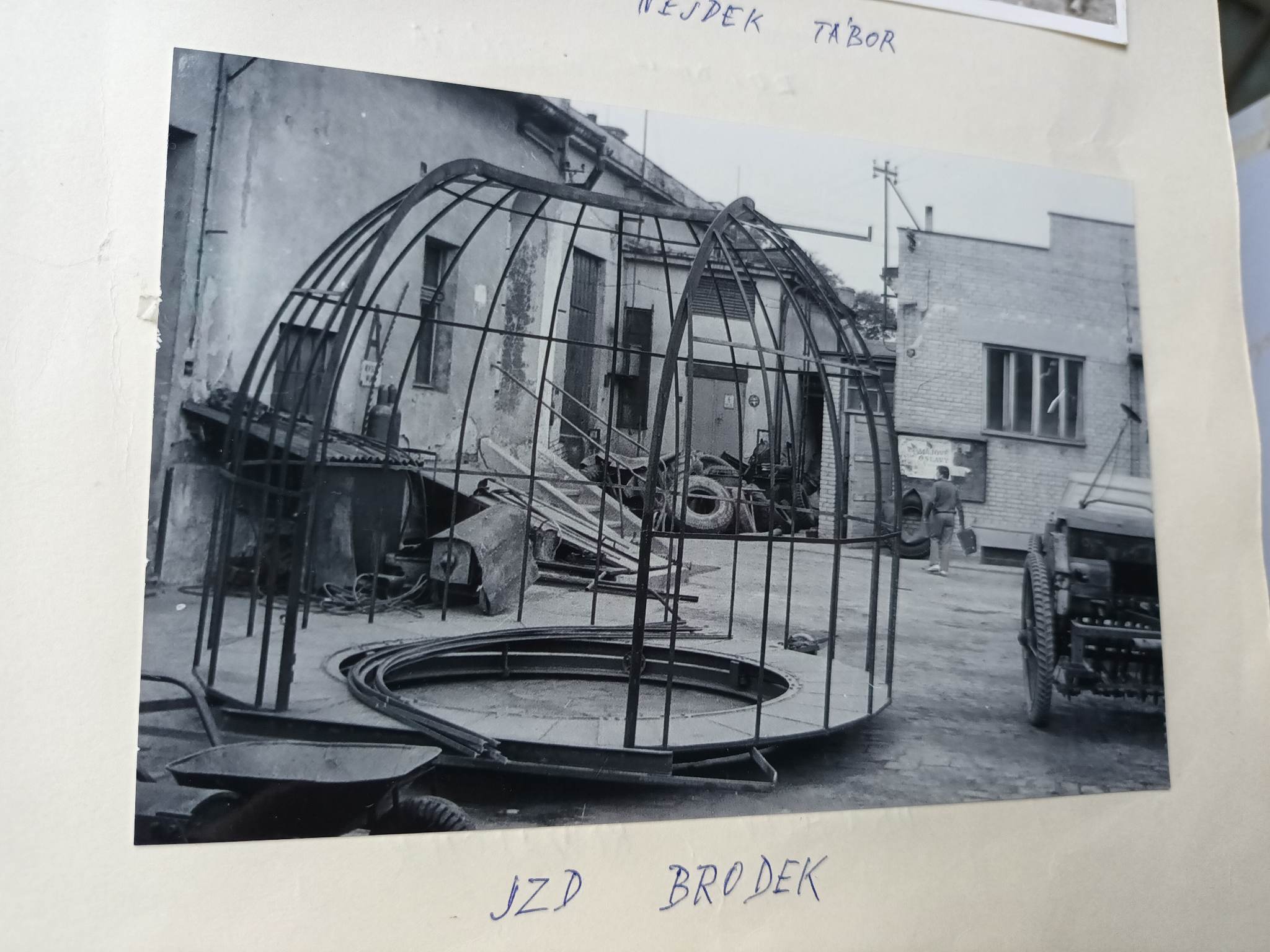 FOTOGALERIE: Hvězdárna s refraktorem postavená téměř na koleně