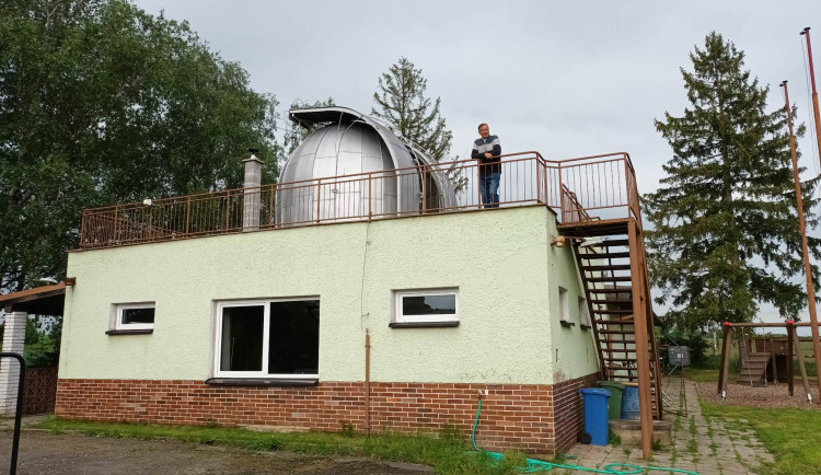 FOTOGALERIE: Hvězdárna s refraktorem postavená téměř na koleně