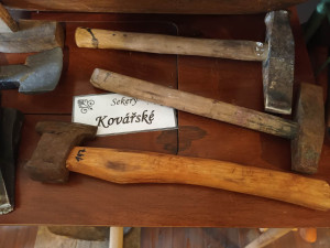 FOTOGALERIE: Muzeum v Konici představuje všechny druhy sekyrek