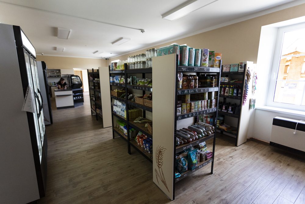 FOTOGALERIE: Lidé na Litovelsku mohou využívat první bezobslužnou prodejnu v kraji