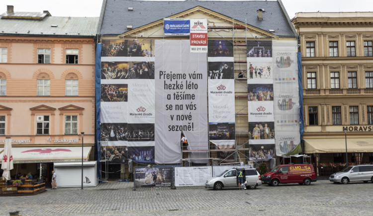 FOTOGALERIE: Historická budova Moravského divadla Olomouc prochází obnovou fasády