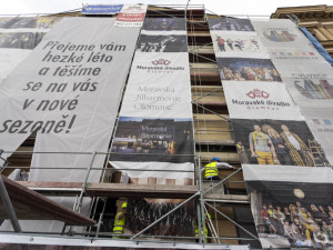 FOTOGALERIE: Historická budova Moravského divadla Olomouc prochází obnovou fasády