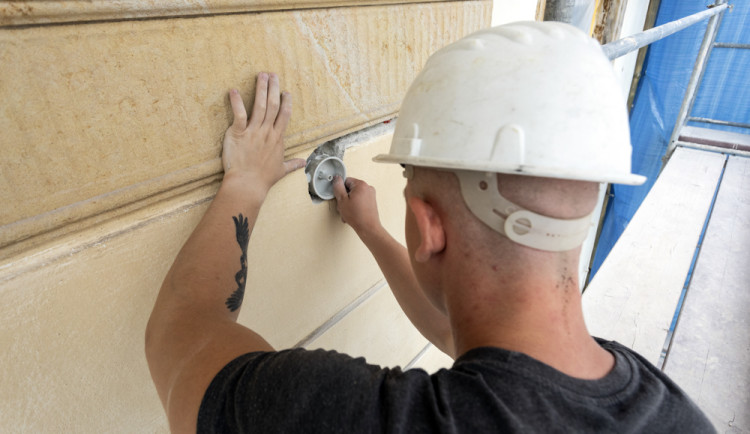 FOTOGALERIE: Historická budova Moravského divadla Olomouc prochází obnovou fasády