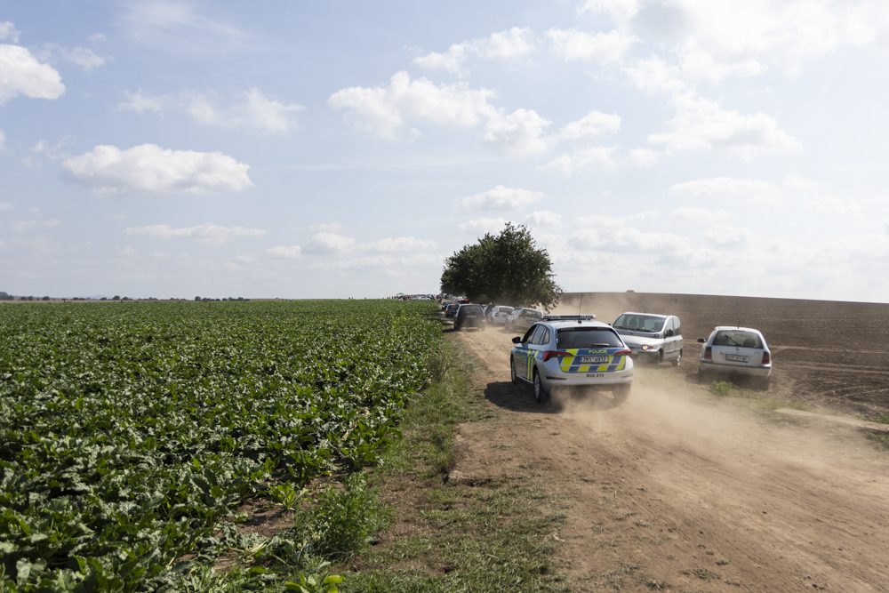 FOTOGALERIE: Samosběr ve Vojnicích lákal davy. Dopravu musela řídit policie