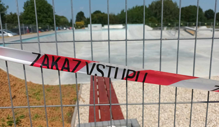 FOTOGALERIE: Moderní skatepark v Litovli je před dokončením