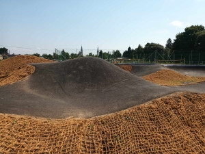 FOTOGALERIE: Moderní skatepark v Litovli je před dokončením