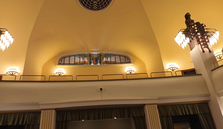 FOTOGALERIE: Obnovené vitráže proměnily prostějovský Národní dům