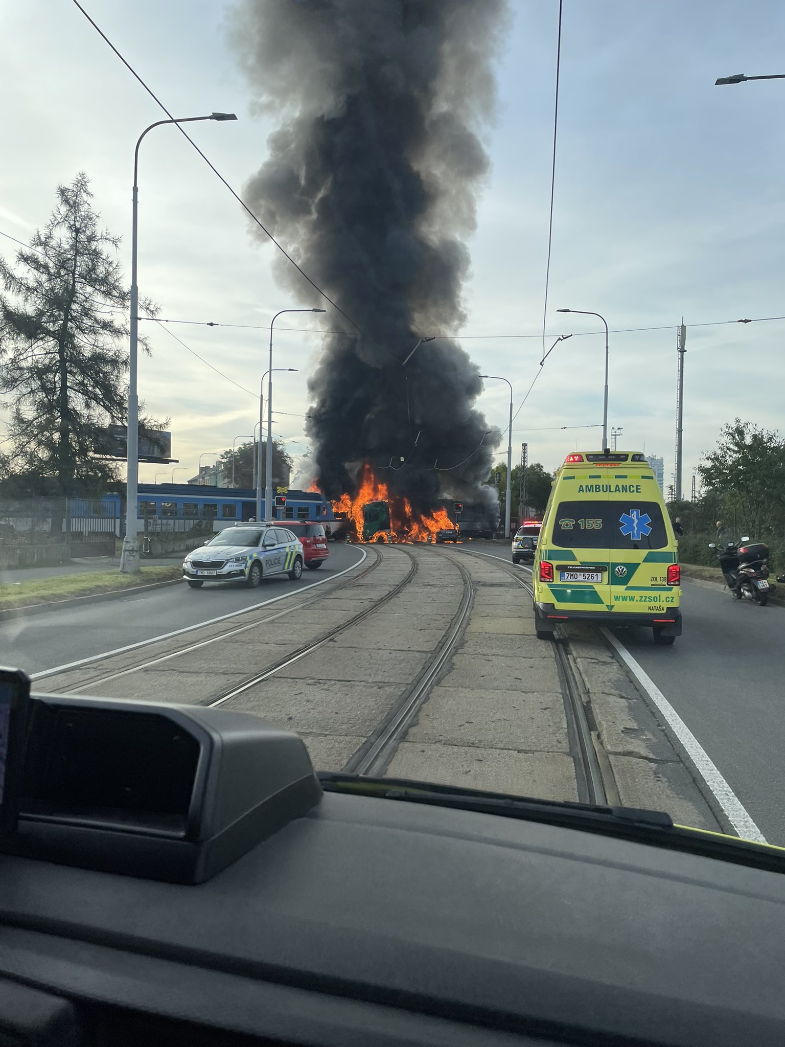 FOTOGALERIE: Srážka kamionu a osobní vlaku v Olomouci