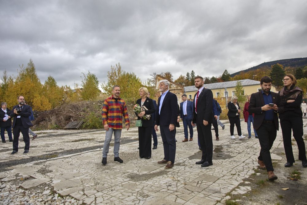 FOTOGALERIE: Prezident Pavel navštívil textilní podnik v Jeseníku i školu ve Vápenné