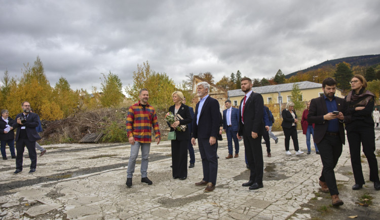 FOTOGALERIE: Prezident Pavel navštívil textilní podnik v Jeseníku i školu ve Vápenné