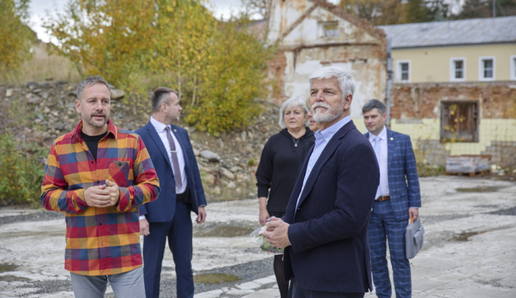 FOTOGALERIE: Prezident Pavel navštívil textilní podnik v Jeseníku i školu ve Vápenné