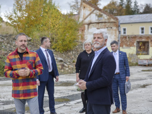 FOTOGALERIE: Prezident Pavel navštívil textilní podnik v Jeseníku i školu ve Vápenné