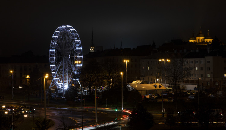 FOTOGALERIE: Vánoční trhy v Olomouci začaly, rušno bylo na náměstích i u kluziště