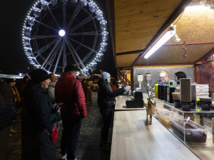 FOTOGALERIE: Vánoční trhy v Olomouci začaly, rušno bylo na náměstích i u kluziště