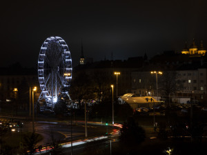 FOTOGALERIE: Vánoční trhy v Olomouci začaly, rušno bylo na náměstích i u kluziště