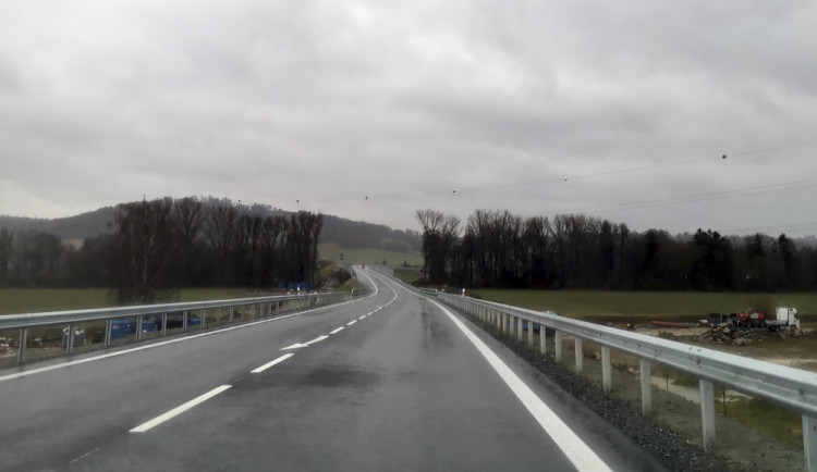 FOTOGALERIE: Obchvat Bludova za dva a půl miliardy korun je připraven pro motoristy