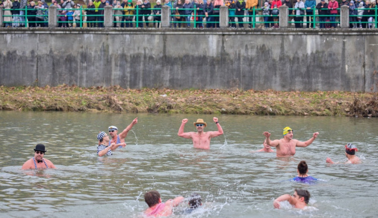 FOTOGALERIE: Otužilce v Přerově sledovaly tisíce lidí