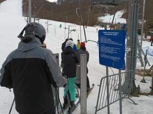 FOTOGALERIE: Večerní lyžování v Hrubé Vodě nabídlo prázdné sjezdovky