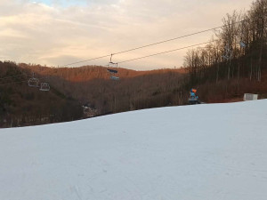 FOTOGALERIE: Večerní lyžování v Hrubé Vodě nabídlo prázdné sjezdovky