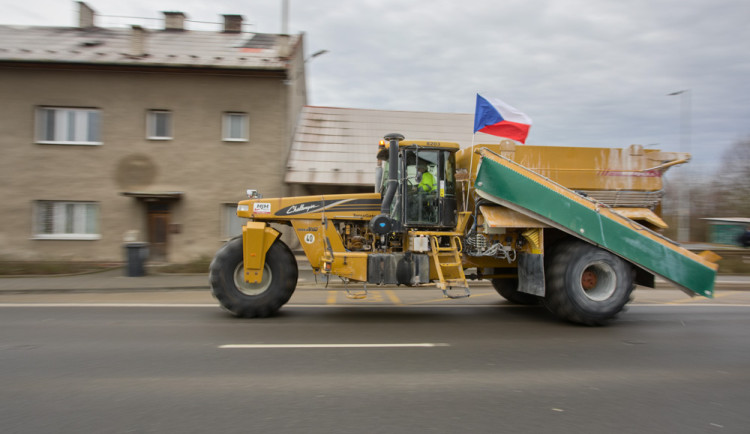 FOTOGALERIE: Do Olomouce vyrazily na protestní jízdu konvoje zemědělské techniky