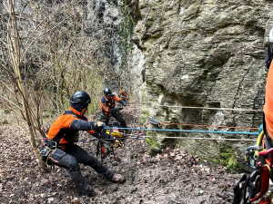 FOTOGALERIE: Jak hasiči zachraňují z nejhlubší propasti světa
