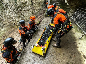 FOTOGALERIE: Jak hasiči zachraňují z nejhlubší propasti světa