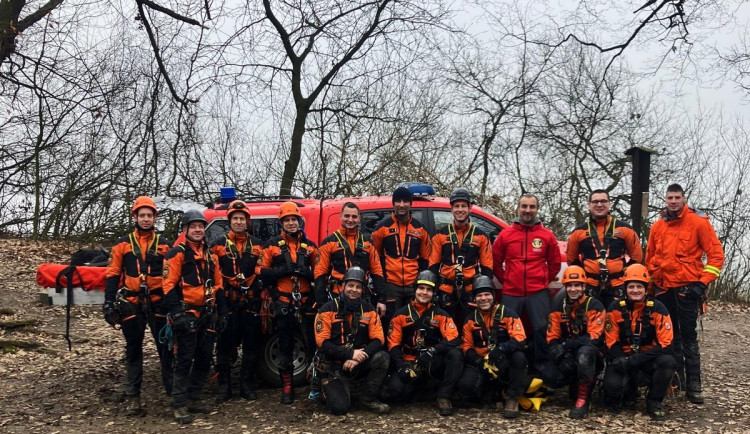 FOTOGALERIE: Jak hasiči zachraňují z nejhlubší propasti světa