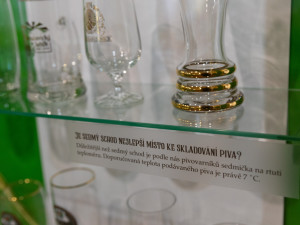 FOTOGALERIE: Od bednářství až k robotickému ramenu. Pivovar Holba představuje své dějiny i současný provoz