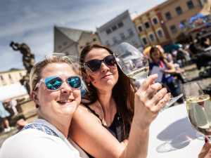 FOTOGALERIE: Muzika, kroje i souboj šéfkuchařů. Centrum Olomouce patřilo Tvarůžkovému festivalu