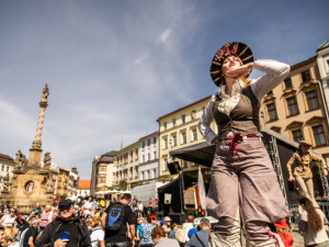 FOTOGALERIE: Muzika, kroje i souboj šéfkuchařů. Centrum Olomouce patřilo Tvarůžkovému festivalu