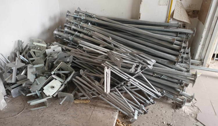 FOTOGALERIE: Vybourány jsou už tři tisíce tun stavebního materiálu